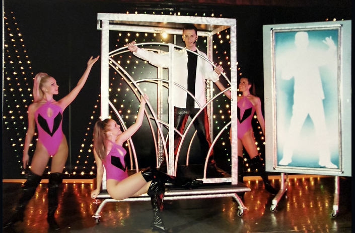 Dimension stage illusion in performance with its cast